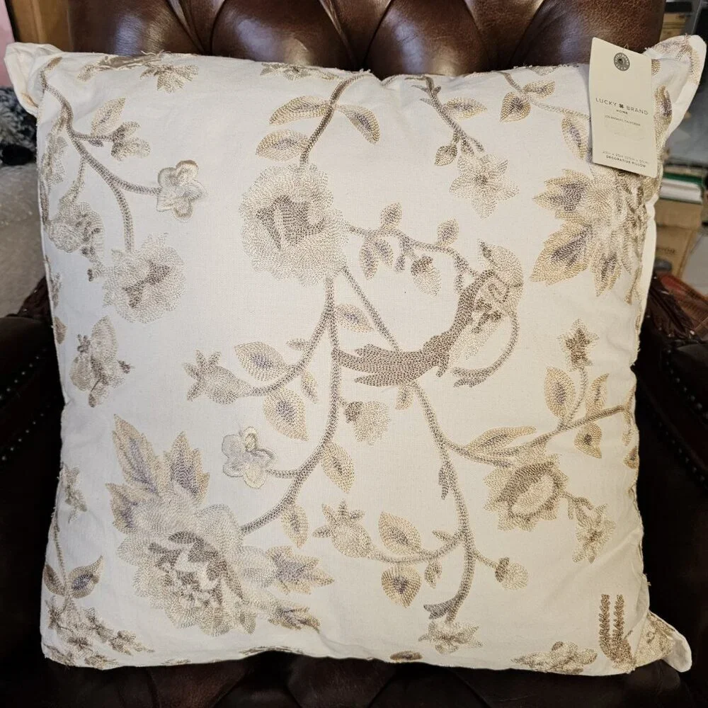 Lucky Brand Home Square embroidered beige floral/ Bird pillow 20 X 20 NWT - Picture 3 of 8
